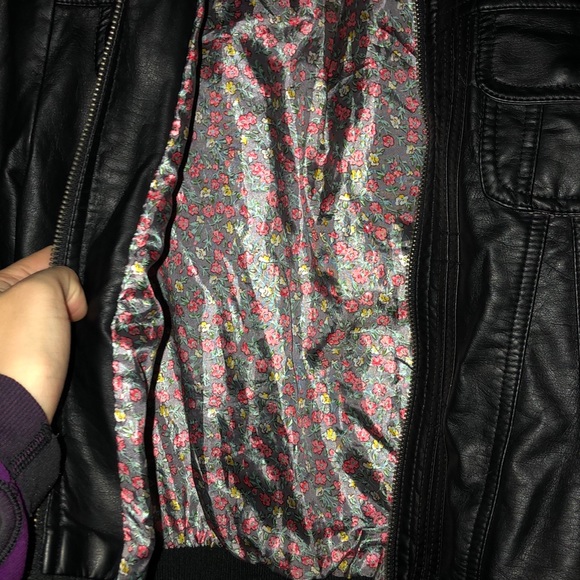 Leather jacket - Picture 3 of 6